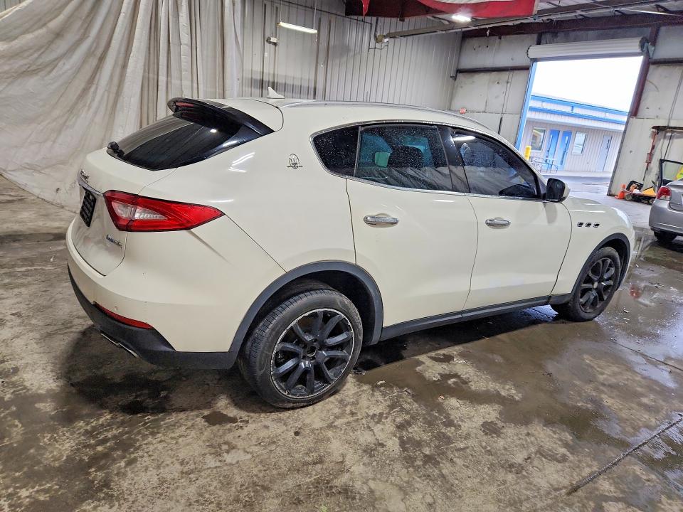 Photo 3 from auction – 2017 MASERATI LEVANTE with VIN ZN661YUA0HX262918