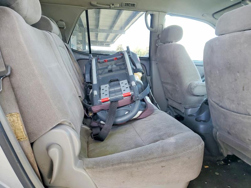 Photo 10 from auction – 2002 TOYOTA SEQUOIA with VIN 5TDBT44A32S089203