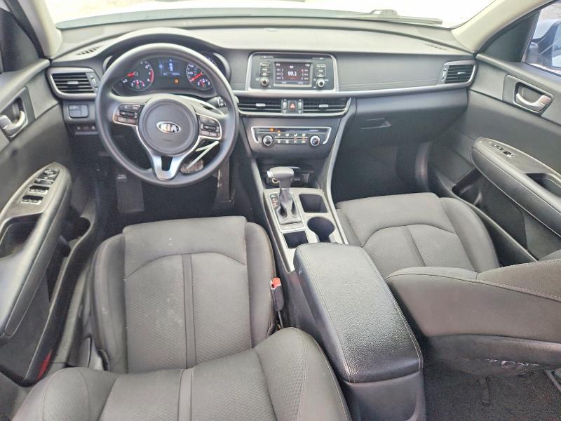 Photo 8 from auction – 2017 KIA OPTIMA with VIN 5XXGT4L32HG171720