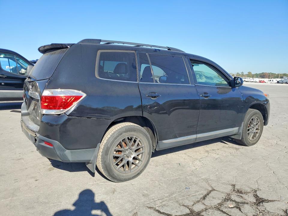 Снимка 3 от търг – 2012 TOYOTA HIGHLANDER с VIN 5TDZK3EH1CS070884