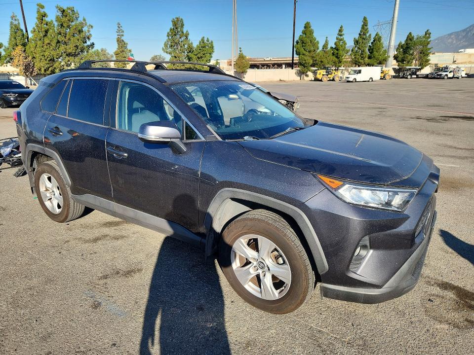 Снимка 4 от търг – 2019 TOYOTA RAV4 с VIN 2T3W1RFV2KC032012