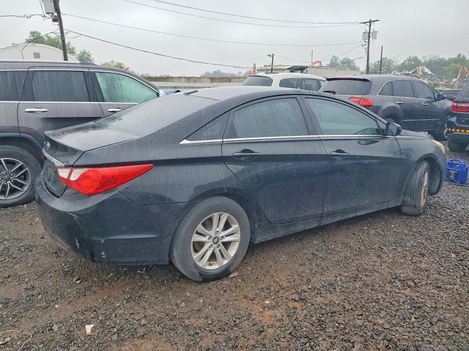 Photo 3 from auction – 2011 HYUNDAI SONATA with VIN 5NPEB4AC6BH243317