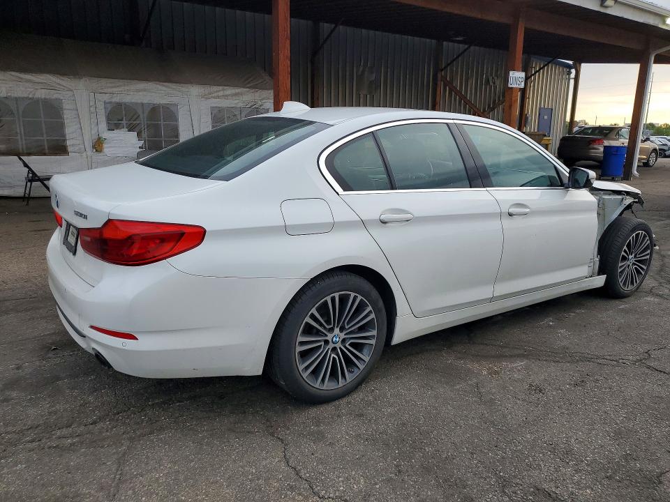 صورة رقم 3 من المزاد - 2019 BMW 530 مع VIN WBAJA5C52KWW06192