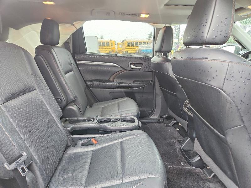 Photo 11 from auction – 2018 TOYOTA HIGHLANDER with VIN 5TDDZRFH0JS497297