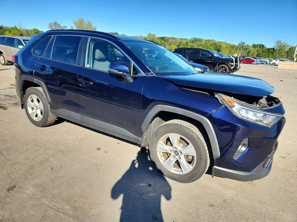 Photo 4 from auction – 2019 TOYOTA RAV4 with VIN JTMP1RFV4KD507126
