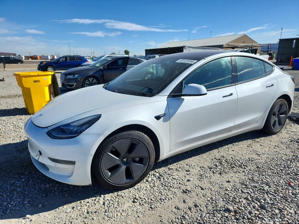 TESLA MODEL 3 2021 مع رقم تعريف المركبة 5YJ3E1EB7MF849385 - صورة من المزاد