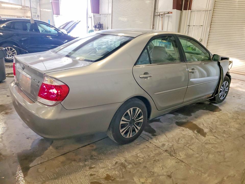 Photo 3 from auction – 2005 TOYOTA CAMRY with VIN 4T1BE32K65U609020