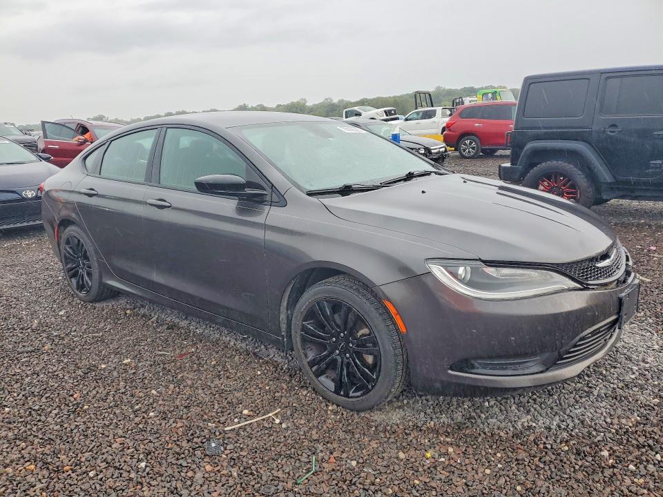 Foto 4 de la subasta – 2017 CHRYSLER 200 con VIN 1C3CCCFB9HN500353