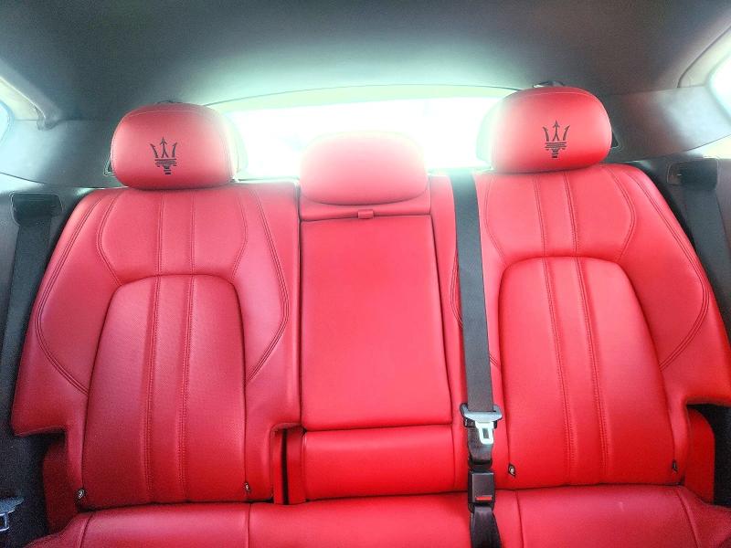Photo 10 from auction – 2019 MASERATI LEVANTE with VIN ZN661XUS4KX333323
