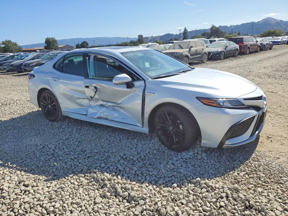 Снимка 4 от търг – 2021 TOYOTA CAMRY с VIN 4T1K31AK5MU566977