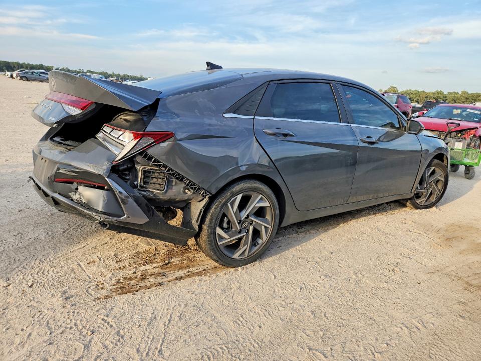 Снимка 3 от търг – 2024 HYUNDAI ELANTRA с VIN KMHLN4DJ1RU095517