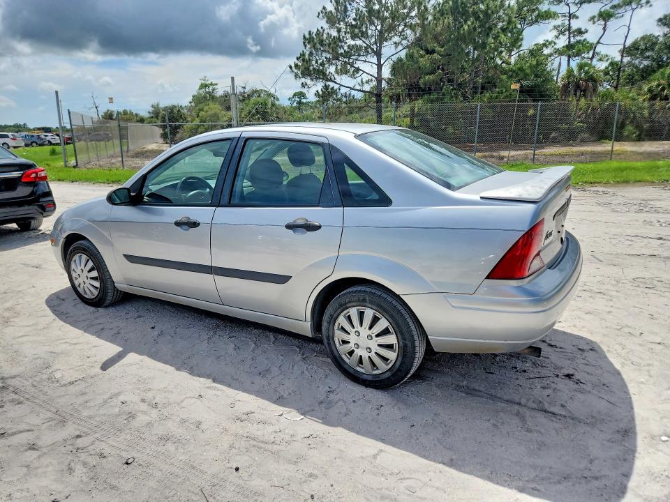Zdjęcie 2 z aukcji – 2002 FORD FOCUS z VIN 1FAFP33P32W307037