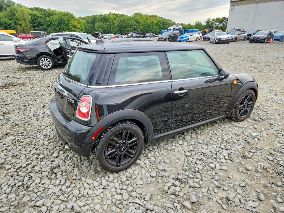 Photo 3 from auction – 2016 MINI COOPER with VIN WMWSU3C51DT688100