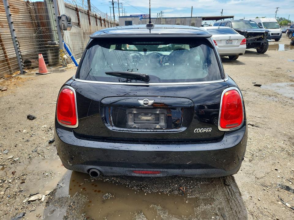 Photo 6 from auction – 2016 MINI COOPER with VIN WMWXP5C51G3B76238
