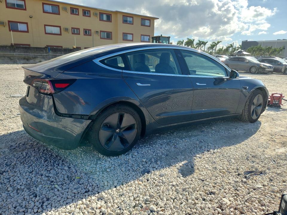 Снимка 3 от търг – 2018 TESLA MODEL 3 с VIN 5YJ3E1EA5JF041538