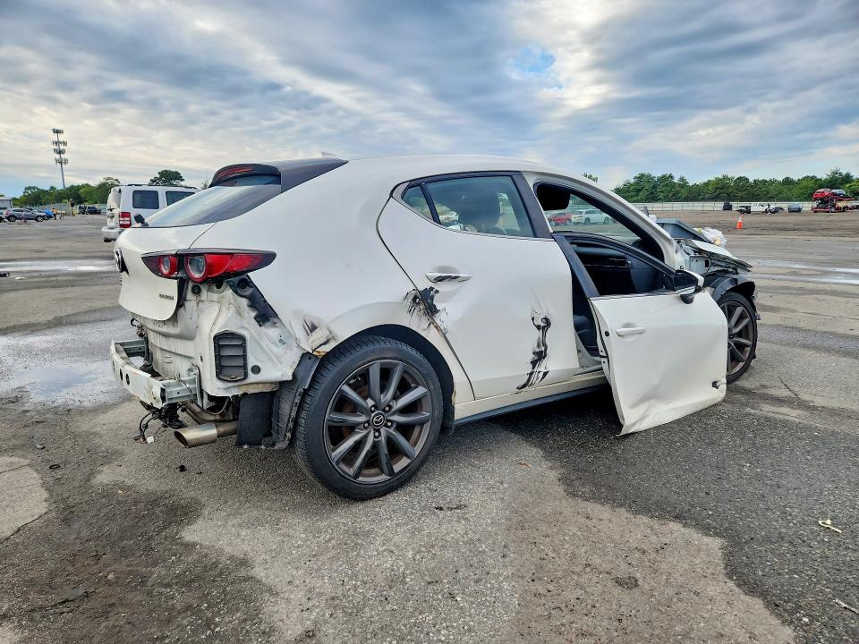 Photo 3 from auction – 2019 MAZDA 3 with VIN JM1BPBMM8K1128254