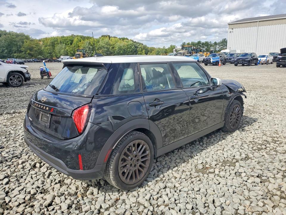 Photo 3 from auction – 2025 MINI COOPER with VIN WMW53GD05S2W37003