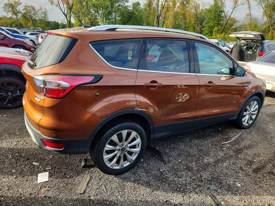 Foto 3 de la subasta – 2017 FORD ESCAPE con VIN 1FMCU9J9XHUE25356