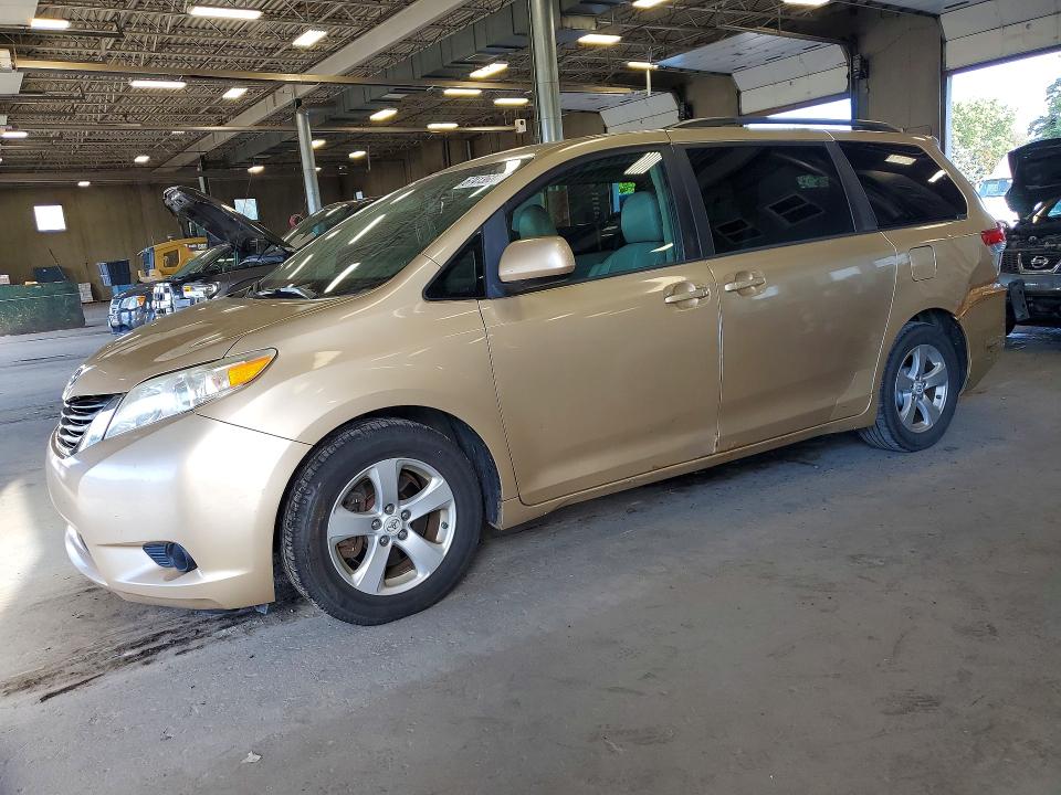 2013 TOYOTA SIENNA - Търг №67413626