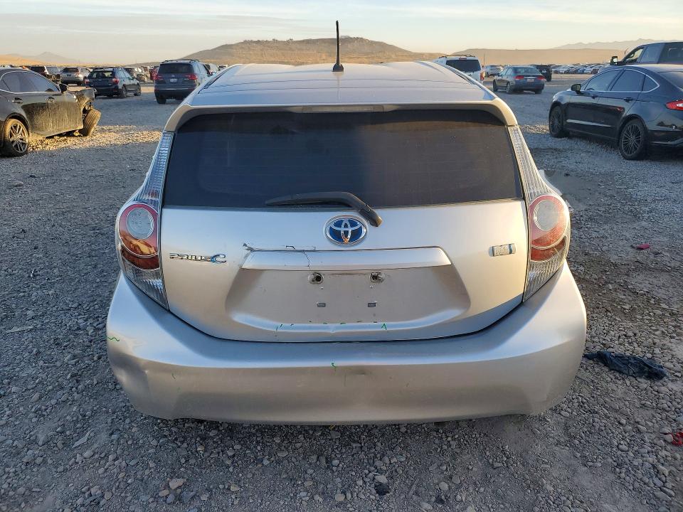 Photo 6 from auction – 2012 TOYOTA PRIUS C with VIN JTDKDTB31C1511365