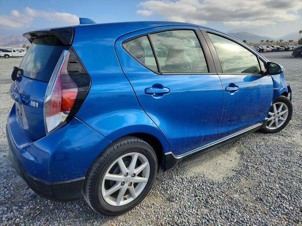 Снимка 3 от търг – 2017 TOYOTA PRIUS C с VIN JTDKDTB34H1596452