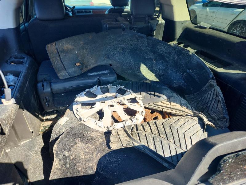 Photo 13 from auction – 2012 CHEVROLET SUBURBAN with VIN 1GNSKJE77CR249028