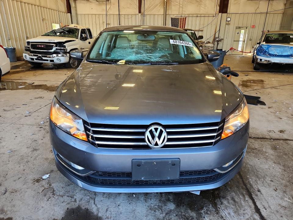 Photo 5 from auction – 2015 VOLKSWAGEN PASSAT with VIN 1VWAS7A33FC100372