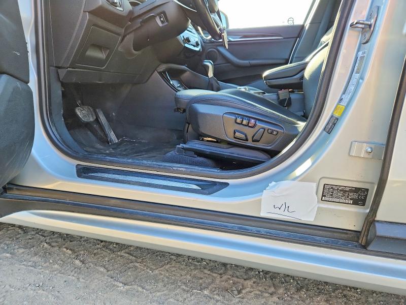 Снимка 13 от търг – 2016 BMW X1 с VIN WBXHT3C31GP881393