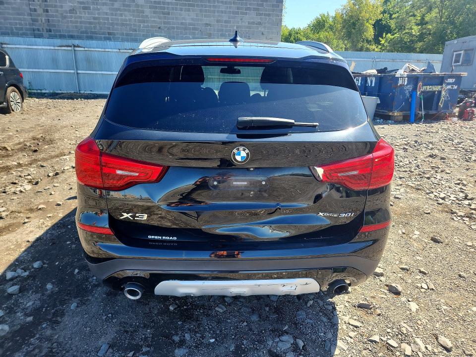 Photo 6 from auction – 2018 BMW X3 with VIN 5UXTR9C59JLD71738