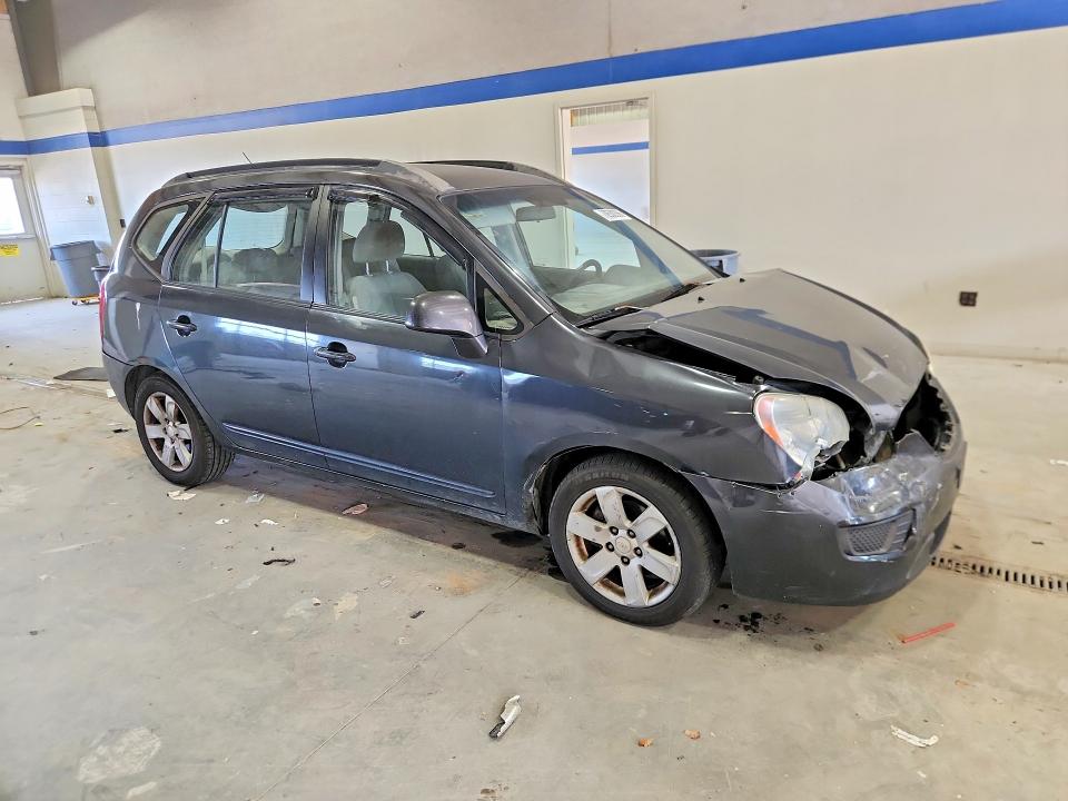 Foto 4 de la subasta – 2007 KIA RONDO con VIN KNAFG526477114182