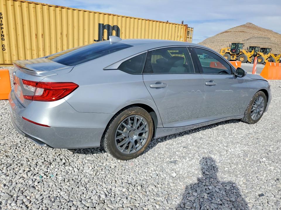 Снимка 3 от търг – 2018 HONDA ACCORD с VIN 1HGCV1F17JA235884
