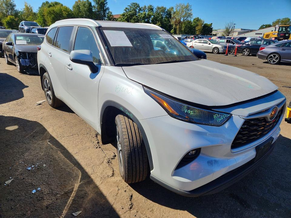 Photo 4 from auction – 2025 TOYOTA HIGHLANDER with VIN 5TDKDRBH4SS586870