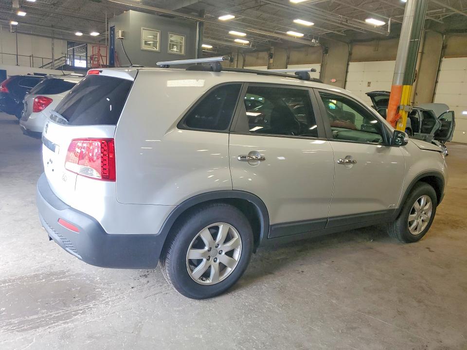 Photo 3 from auction – 2012 KIA SORENTO with VIN 5XYKTCA68CG225849