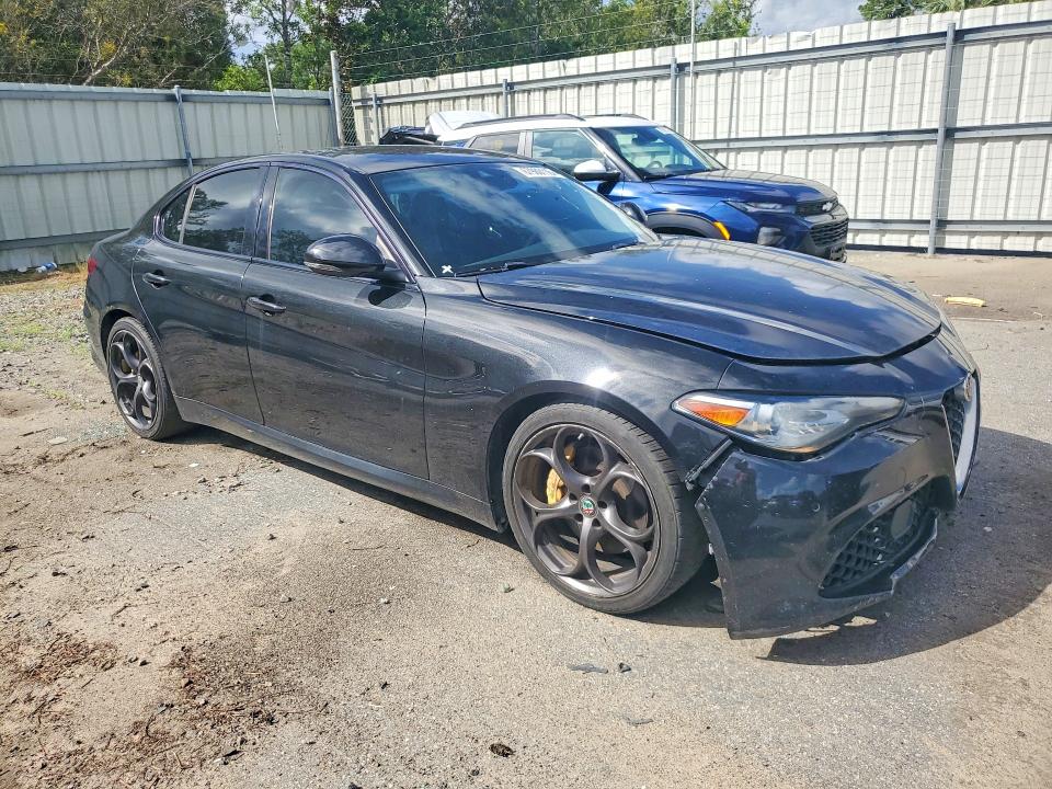 Foto 4 de la subasta – 2017 ALFA ROMEO GIULIA con VIN ZARFAECNXH7544753