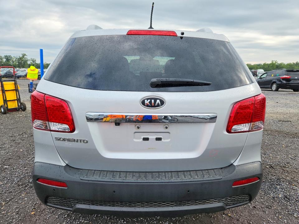 Photo 6 from auction – 2013 KIA SORENTO with VIN 5XYKT3A65DG411852
