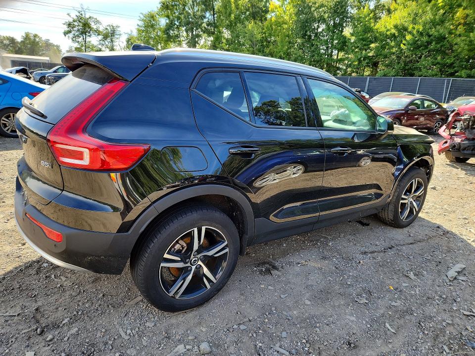 Фото 3 с аукциона – 2023 VOLVO XC40 с VIN YV4L12UK5P2946494