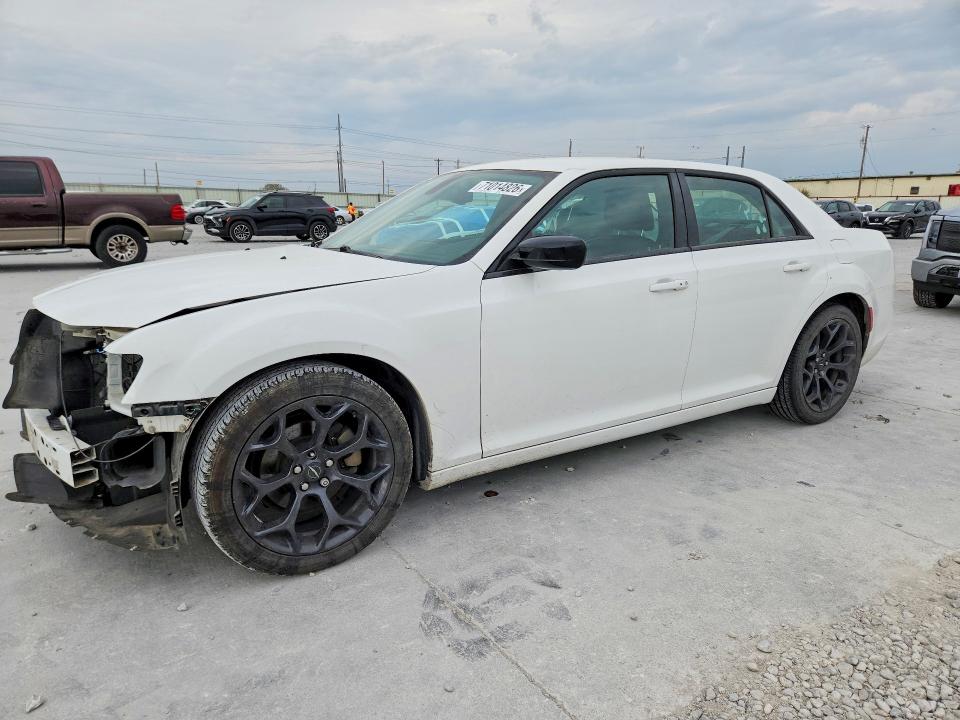 CHRYSLER 300 2019 z numerem VIN 2C3CCAAG3KH746208 - Zdjęcie z aukcji