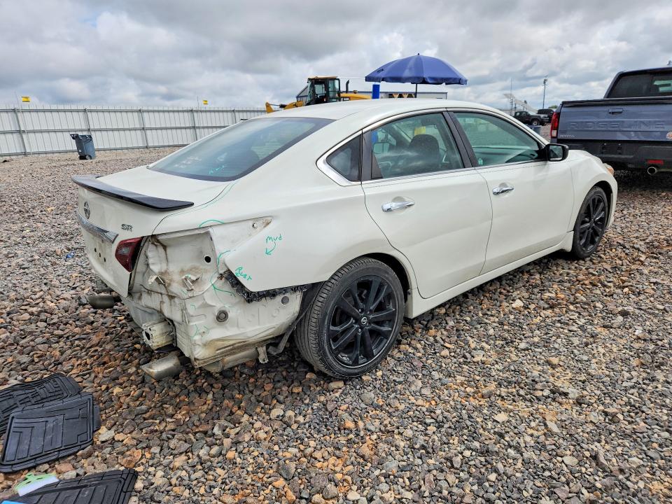 Photo 3 from auction – 2017 NISSAN ALTIMA with VIN 1N4AL3AP6HC294514