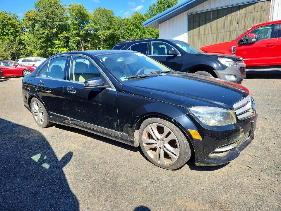 Photo 4 from auction – 2011 MERCEDES-BENZ C with VIN WDDGF8BB9BR186734