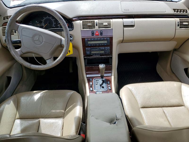 Photo 8 from auction – 1998 MERCEDES-BENZ E with VIN WDBJF65F0WA459114