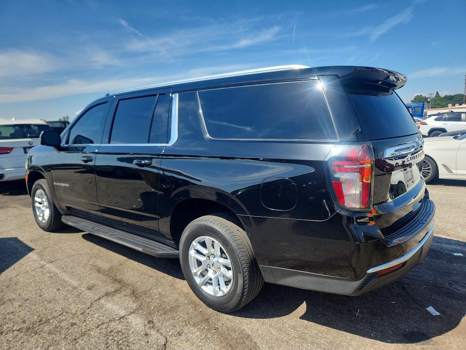 Photo 2 from auction – 2021 CHEVROLET SUBURBAN with VIN 1GNSCCKD4MR168573
