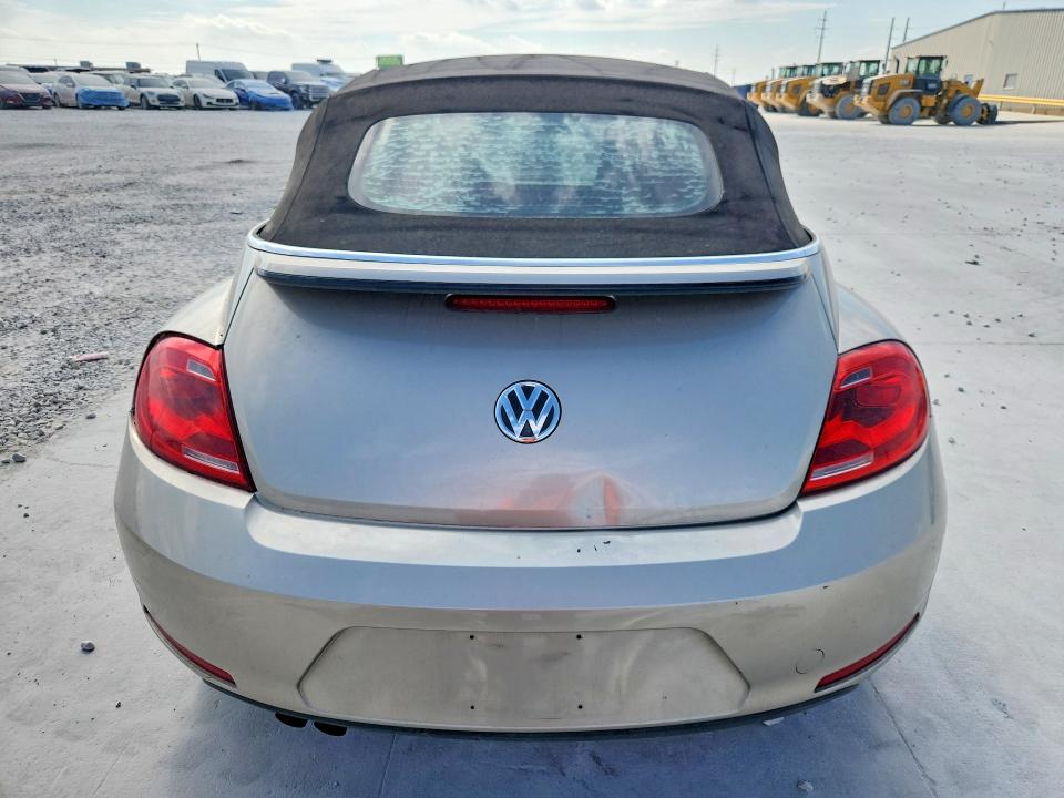 Photo 6 from auction – 2015 VOLKSWAGEN BEETLE with VIN 3VW517AT8FM808362
