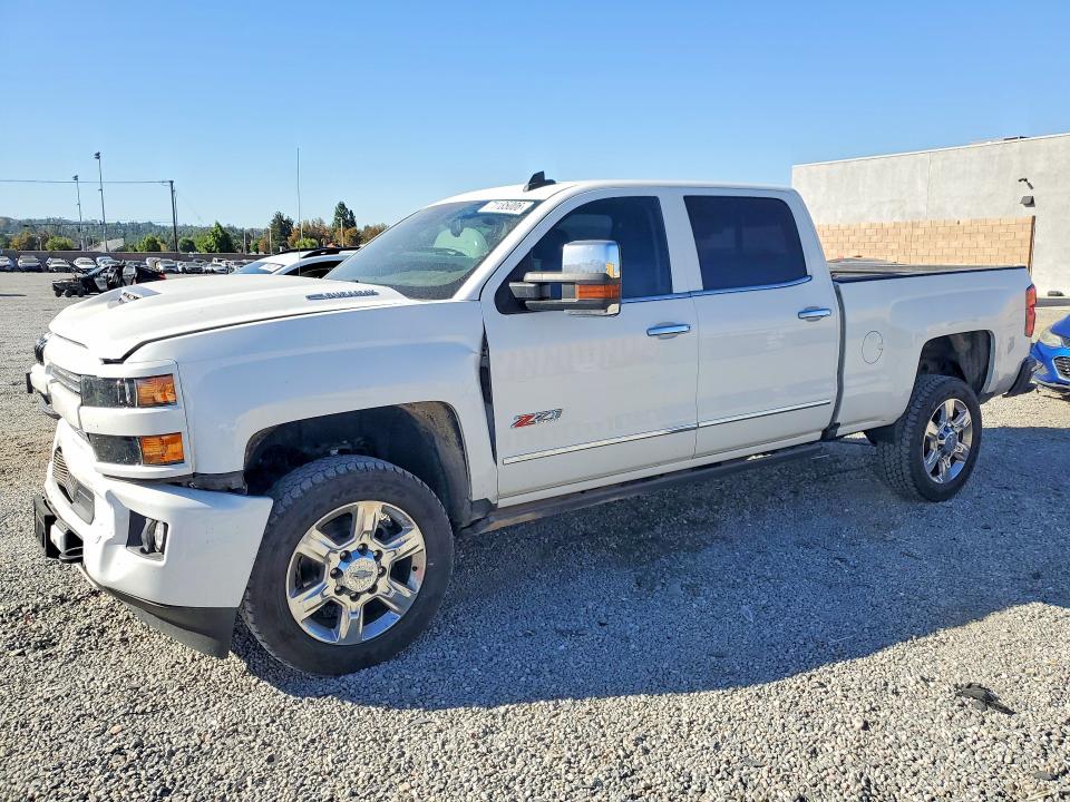 CHEVROLET SILVERADO 2018 с VIN 1GC1KWEY2JF204703 - Снимка от търг