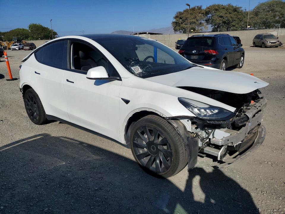 Снимка 4 от търг – 2022 TESLA MODEL Y с VIN 7SAYGDEE6NF345121