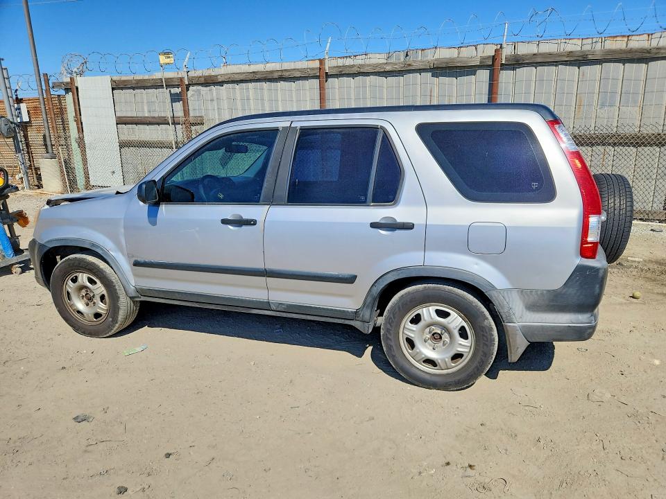Photo 2 from auction – 2005 HONDA CR-V with VIN JHLRD68595C015717