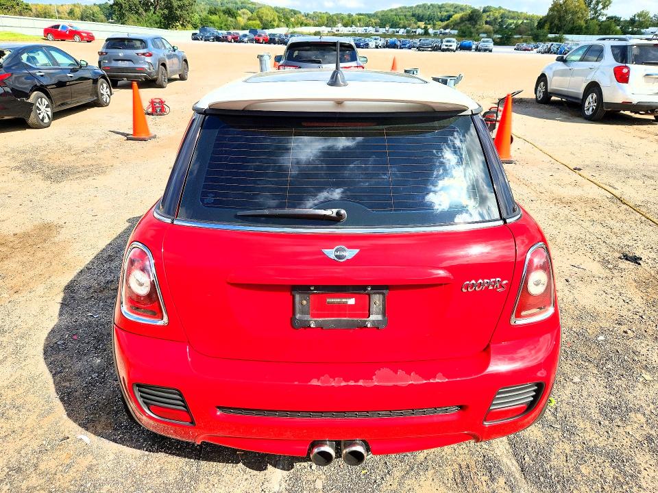 Photo 6 from auction – 2008 MINI COOPER with VIN WMWMF73518TT88802