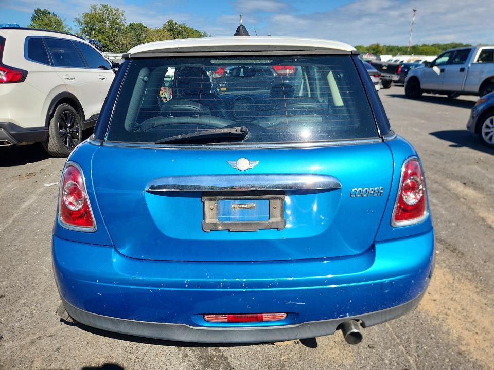 Photo 6 from auction – 2011 MINI COOPER with VIN WMWSU3C56BT251819