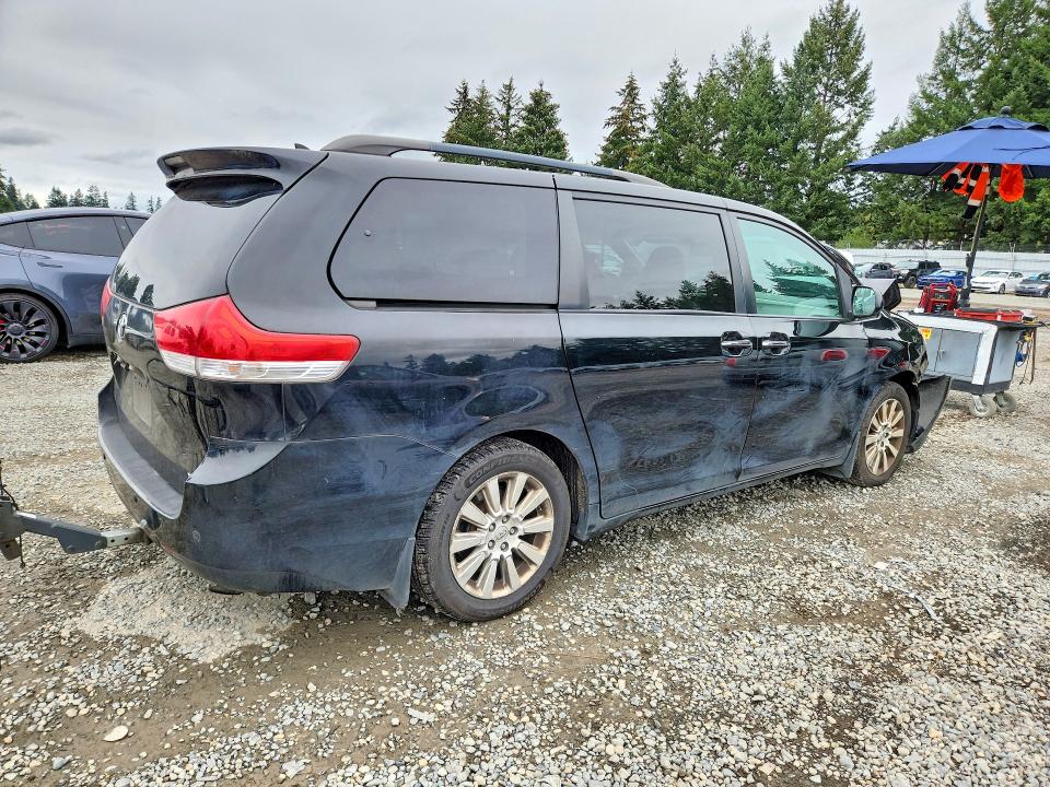 Снимка 3 от търг – 2011 TOYOTA SIENNA с VIN 5TDDK3DC0BS018161