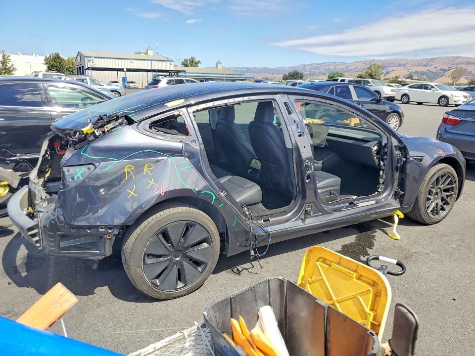 Снимка 3 от търг – 2024 TESLA MODEL 3 с VIN 5YJ3E1EA7RF825621