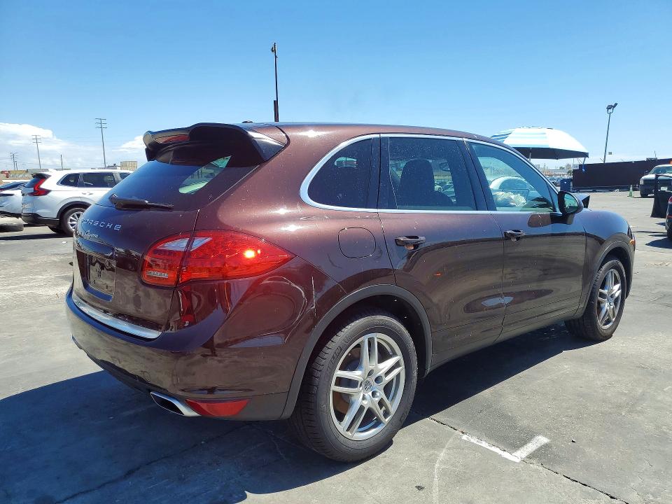 Photo 3 from auction – 2014 PORSCHE CAYENNE with VIN WP1AA2A26ELA05687